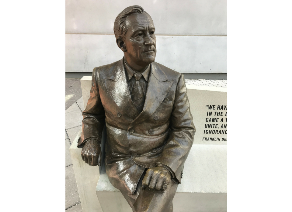 エルンスト・ヴァーリス ポーセリン・ワークス アールヌーボー 乙女の像 置物 エルンスト・ヴァーリス ポーセリン・ワークス アールヌーボー 乙女の